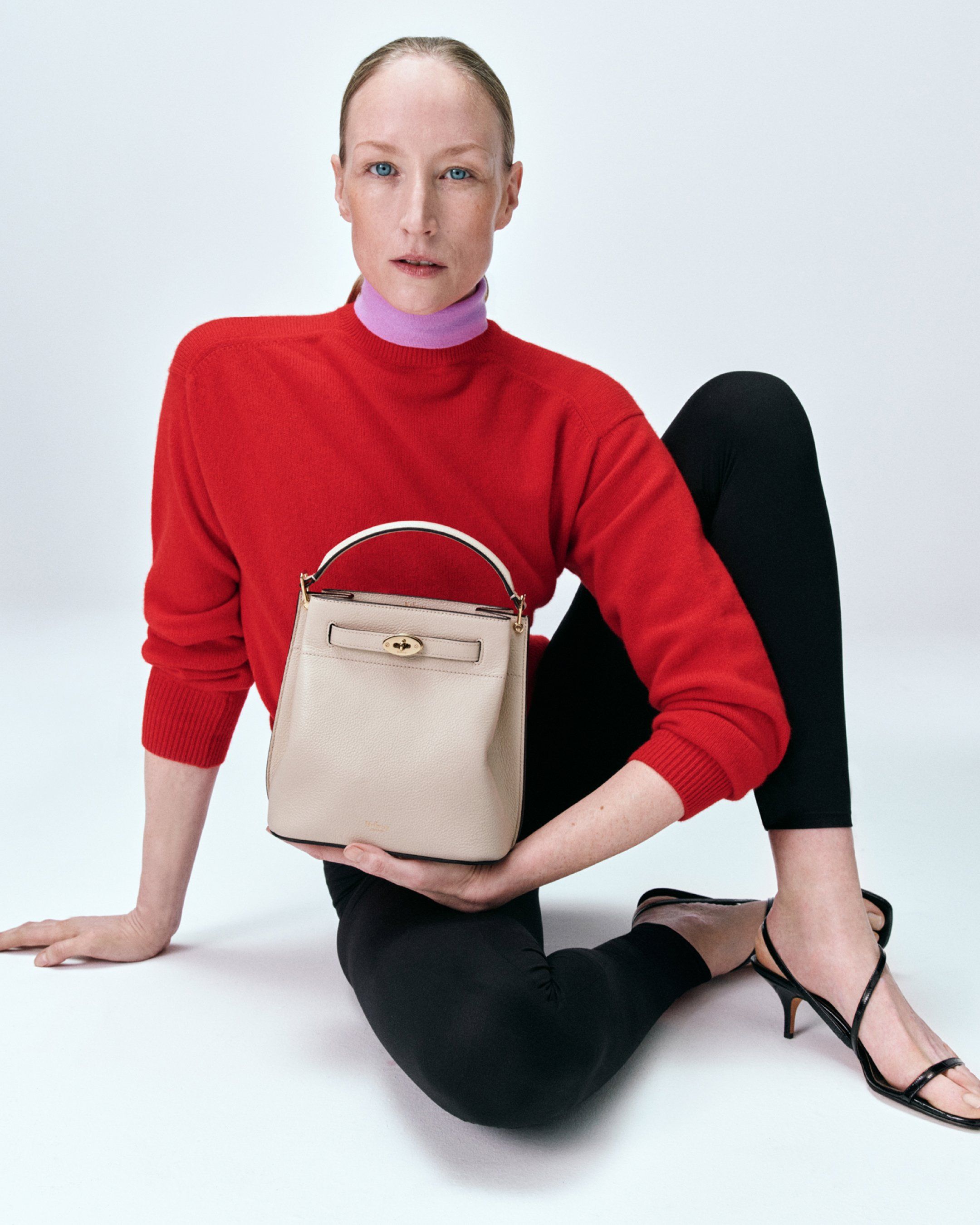 Model holding the Mulberry Islington Bucket bag in white leather